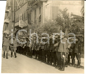 Fotografia d epoca originale 1940 ca REGIO ESERCITO Una rivista di alpini Foto DANNEGGIATA 13x13 cm 1