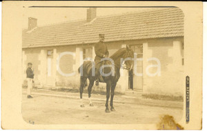 Fotografia d epoca originale 1915 ca WW1 FRANCE Portait d officier Ã  cheval Photo LACAZE carte postale 1