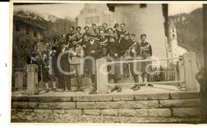 Fotografia d epoca originale 1930 OROPA BI Giovani in divisa del PNF verso il santuario Foto10x6 1
