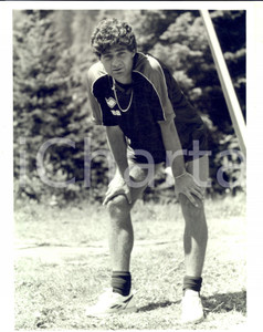 Fotografia d epoca originale 1980 ca CALCIO GENOA Pausa di un giocatore durante l allenamento Foto 18x24 1