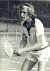 Fotografia d epoca originale 1980 ca TENNIS ITALIA Ritratto di Fabrizio DAVID in campo Foto 24x30 cm 1