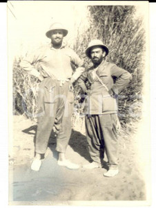 Fotografia d epoca originale 1930 ca CUFRA LIBIA Coloni in un azienda agricola italiana Foto 6x8 cm 1