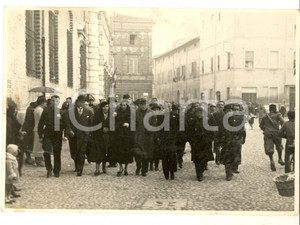Fotografia d epoca originale 1940 ca ROMA Piccolo corteo con militanti del PNF Fotografia 24x18 1