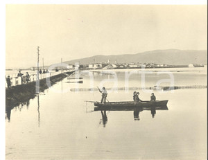 Fotografia d epoca originale 1968 MARE ADRIATICO Veduta con donne in barca Fotografia ARTISTICA 26x20 1