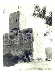 Fotografia d epoca originale 1970 ca CASTELLI ITALIANI Veduta di un rudere con il tricolore Foto ARTISTICA 1