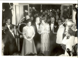 Fotografia d epoca originale 1955 ca CANNES FILM FESTIVAL Invitati a una serata di gala Foto 26x18 cm 1