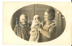 Fotografia d epoca originale 1920 ca AREA LOMBARDA Tre generazioni di donne Foto cartolina VINTAGE 1