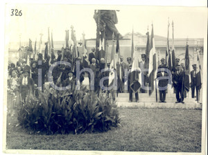 Fotografia d epoca originale 1930 ca VERCELLI ? Scuole Comunali  Un raduno di reduci Foto 24x18 cm 1