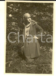 Fotografia d epoca originale 1922 VEDUN AO Giovane donna nella boscaglia Fotografia VINTAGE 5x9 cm 1