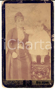 Fotografia d epoca originale 1880 ca BOLOGNA Madre con bambina in abito bianco Foto VINTAGE DANNEGGIATA 1