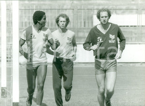 Fotografia d epoca originale 1978 BRASILE Calcio MONDIALI Campioni SERGINHO FALCAO e CARLOS si allenano Foto 1