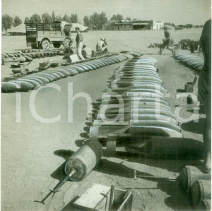 Fotografia d epoca originale 1942 GUERRA AERONAVALE WW2 Bombe italiane pronte il lancio in ALGERIA Fotografia 1