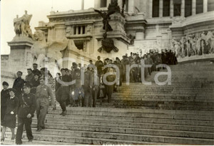 Fotografia d epoca originale 1939 ROMA Le donne prolifiche rendono omaggio al MILITE IGNOTO DANNEGGIATA 1