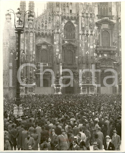 Fotografia d epoca originale 1930 ca MILANO DUOMO Folla ascolta discorso DUCE marcia su Roma Foto DANNEGGIATA 1