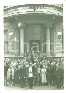 Fotografia d epoca originale 1938 MILANO Dopolavoristi di ROMA davanti a sede IL POPOLO D ITALIA Fotografia 1