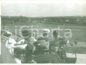 Fotografia d epoca originale 1939 MADRID Galeazzo CIANO osserva CIUDAD UNIVERSITARIA da Hospital Clinico Foto 1