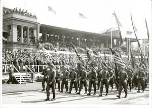 Fotografia d epoca originale 1952 FRANCOFORTE D Soldati STATUNITENSI allo stadio per Dwight EISENHOWER Foto 1