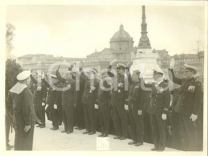 Fotografia d epoca originale 1933 ROMA Equipaggi REX transatlantico omaggio tomba Milite Ignoto Fotografia 1