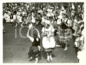 Fotografia d epoca originale 1936 MILANO Tarantella alunne Colonia Elioterapica Parco RAVIZZA Fotografia 1