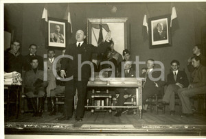 Fotografia d epoca originale 1933 MILANO Gruppo Rionale TONOLI Professor DOLCI discorso fine anno culturale 1