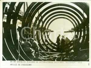 Fotografia d epoca originale 1941 GERMANIA WWII Cantiere sottomarini Operai tedeschi al lavoro FOTOGRAFIA 1