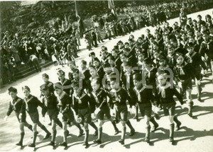 Fotografia d epoca originale 1936 MILANO Sfilata delle Legioni BALILLA al Parco SEMPIONE Fotografia 1