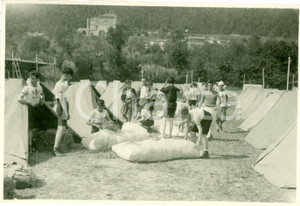 Fotografia d epoca originale 1930 ROMA Campeggio Avanguardisti Capi Centuria preparano pagliericci FOTOGRAFIA 1