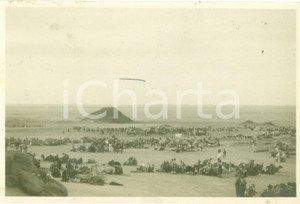 Fotografia d epoca originale 1931 CUFRA LIBIA Carovana di truppe su cammello in sosta nel deserto Foto 1