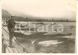 Fotografia d epoca originale 1935 GENOVA Milizia Portuaria sorveglia il campo gare 1
