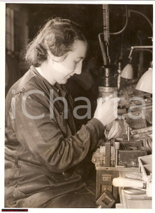 Fotografia d epoca originale 1943 MILANO WW2 Donne operaie nelle fabbriche di guerra Fotografia 1
