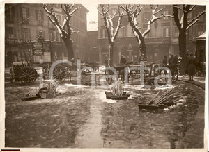Fotografia d epoca originale 1931 MILANO Carretti per sgombero neve in Piazza FONTANA Albergo BISCIONE Foto 1
