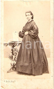 Fotografia d epoca originale 1890 ca GENOVA Ritratto di donna con un libro Fotografia F. BALBI 1