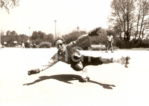 Fotografia d epoca originale 1986 WHO PHOTO Skater practicing sport for health SPORTS 1
