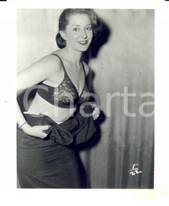 Fotografia d epoca originale 1965 ca USA EROTICA VINTAGE Sexy woman undressing herself PHOTO 1