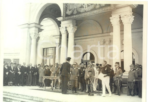 Fotografia d epoca originale 1935 ROMA TIRO A SEGNO Vittorio Emanuele III premia vincitore VII Gara Nazionale 1