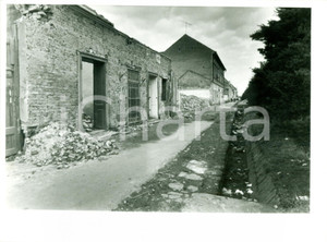 Fotografia d epoca originale 1985 BUCAREST ROMANIA ? Rovine di una casa crollata Fotografia 1