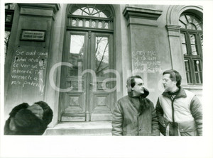 Fotografia d epoca originale 1989 BUCAREST ROMANIAN REVOLUTION Studenti UniversitÃ  contro regime CEAUSESCU 1