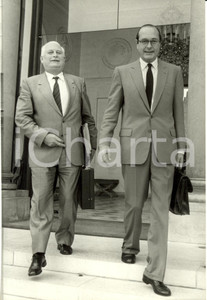 1986 PARIS (F) ELYSEE André GIRAUD et Jacques CHIRAC aprés conseil *Photographie