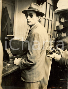 Fotografia d epoca originale 1950 IPPODROMO DI AUTEUIL F Gregory PECK al Prix du PrÃ©sident de la RÃ©publique 1