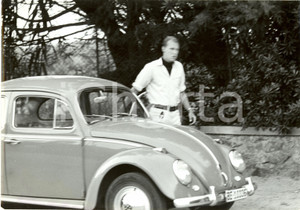 Fotografia d epoca originale 1960 ca SAINTTROPEZ F Vittorio Emanuele di SAVOIA VOLKSWAGEN Maggiolone Foto 1