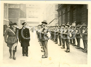 Fotografia d epoca originale 1940 LONDON UK King GEORGE VI and the NEW ZEALANDER troops Photograph 1
