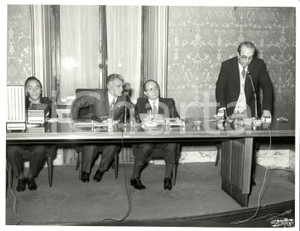 Fotografia d epoca originale 1969 ROMA Convegno ISLE Massimo FERRARESE relatore e Umberto COZZOLINI Foto 1