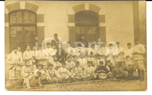 Fotografia d epoca originale 1916 WW1 FORT LAMOTTE LYON F CorvÃ©e per le reclute in cucina a pelare patate 1