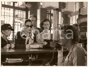 Fotografia d epoca originale 1965 ca CINEMA Attrice Maria MAUBAN Scena di un film  Bilancia DAYTONA Foto 1