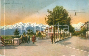 Cartolina originale da collezione 1931 CUNEO Passanti in Corso GESSI Cartolina ILLUSTRATA FP VG 1