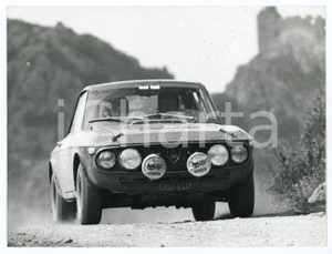 Fotografia d epoca originale 1970 ca RALLY Lancia Fulvia coupÃ© sfreccia durante una gara Foto 1