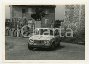 Fotografia d epoca originale 1965 ca RALLY Alfa Romeo Giulia 1300 e cascina JOLLY CLUB Foto 18x13 1