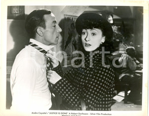 1950 JUSTICE IS DONE Valentine TESSIER knotting a tie - Movie André CAYATTE Foto