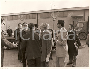 Fotografia d epoca originale 1971 MILANO Delegati cinesi visitano inceneritore DB di via Zama Foto 1