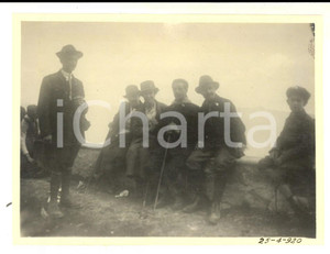 Fotografia d epoca originale 1920 MONTE BISBINO Gruppo di escursionisti a riposo Foto VINTAGE 12x9 cm 1